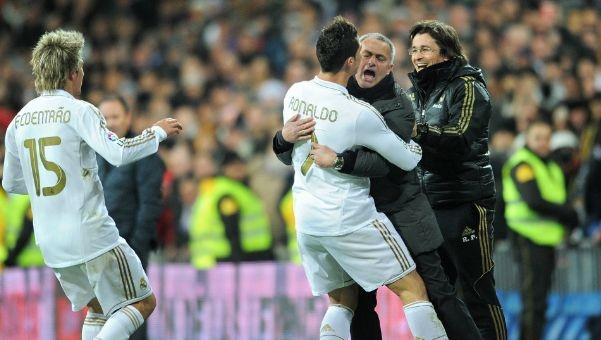 火箭哈登末节爆发连得15分（哈登末节发威为火箭连取15分）