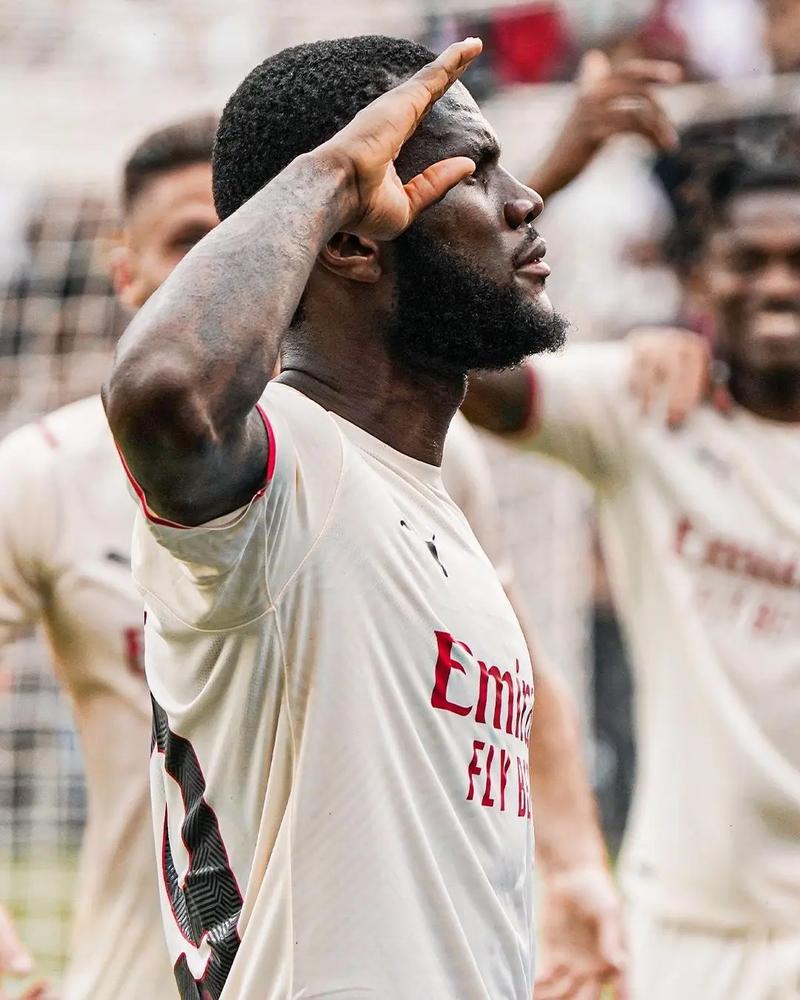 快攻从后场发起一气呵成