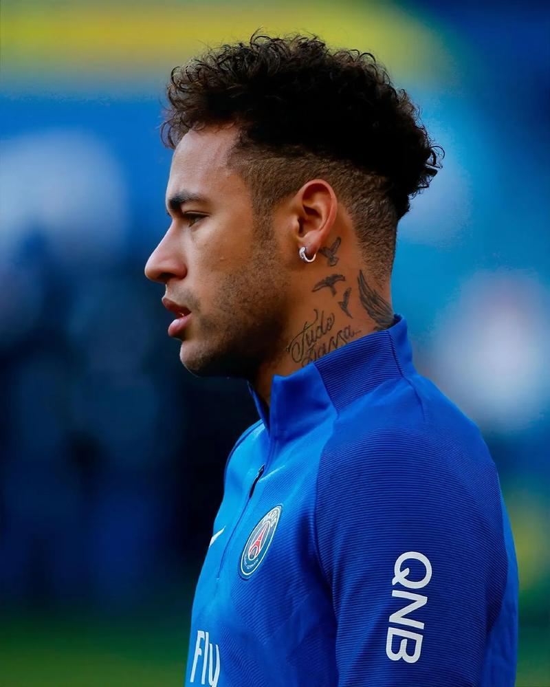 卫报：曼联冬窗不会听取对梅努的报价，仍视其为未来核心（卫报：曼联冬窗无意出售梅努，依然将其视为未来基石）