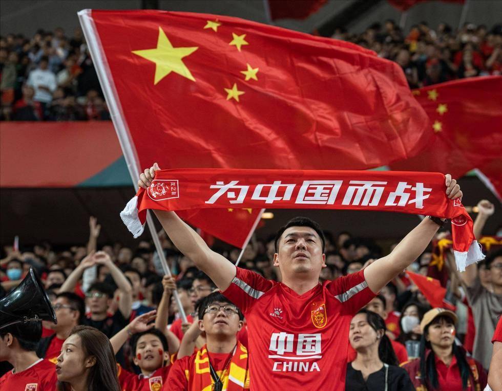 足球欧洲杯官方发布主题曲，引热议（欧洲杯官宣主题曲，掀起热议）