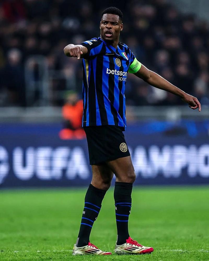 中超比赛精彩回放：上海海港绝杀瞬间,