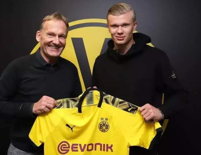 重庆铜梁龙签下山东泰山B队球员张英凯