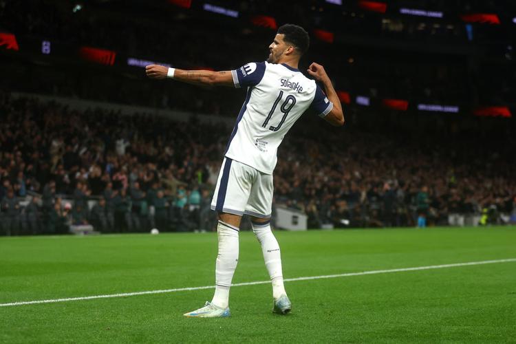 赫内斯：卡尔只踢3场德甲就和梅西相提并论，实在是太夸张了（赫内斯质疑将仅出战3场德甲的卡尔与梅西相提并论：言过其实）