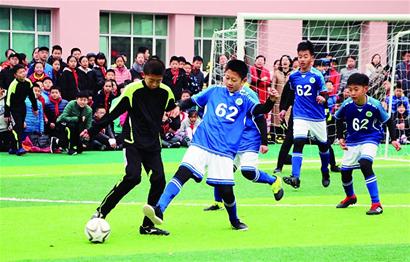 逆天操作！前西汉姆球员社媒炫耀贩毒，被判入狱三年（前西汉姆球员在社媒炫耀贩毒，获刑三年）