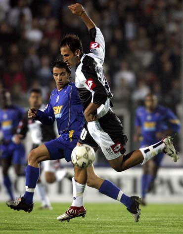 西蒙尼：我们一直在练定位球；现在不考虑前八只考虑奥维耶多（西蒙尼：定位球训练一直进行；暂不谈前八，只专注奥维耶多）