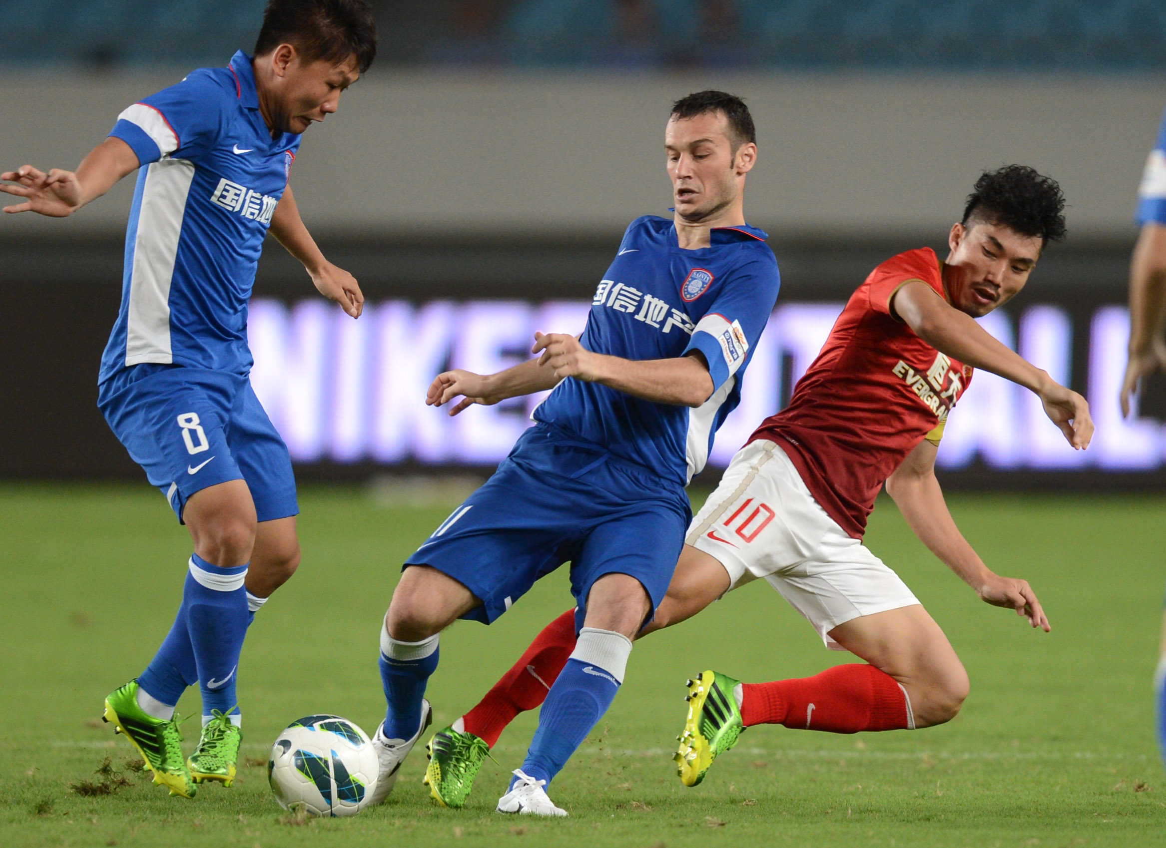 弗兰克：接手时觉得缺少6号位，帕利尼亚具有我们需要的特点