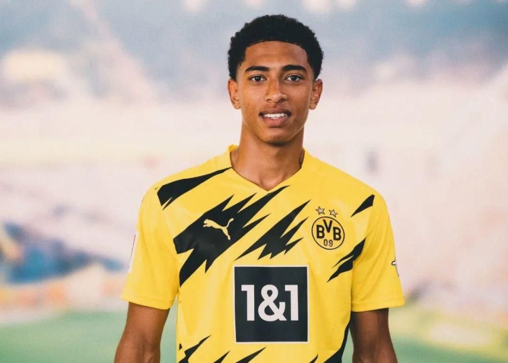 英超曼城与切尔西积分榜竞争激烈（英超积分榜之争白热化：曼城与切尔西争锋）