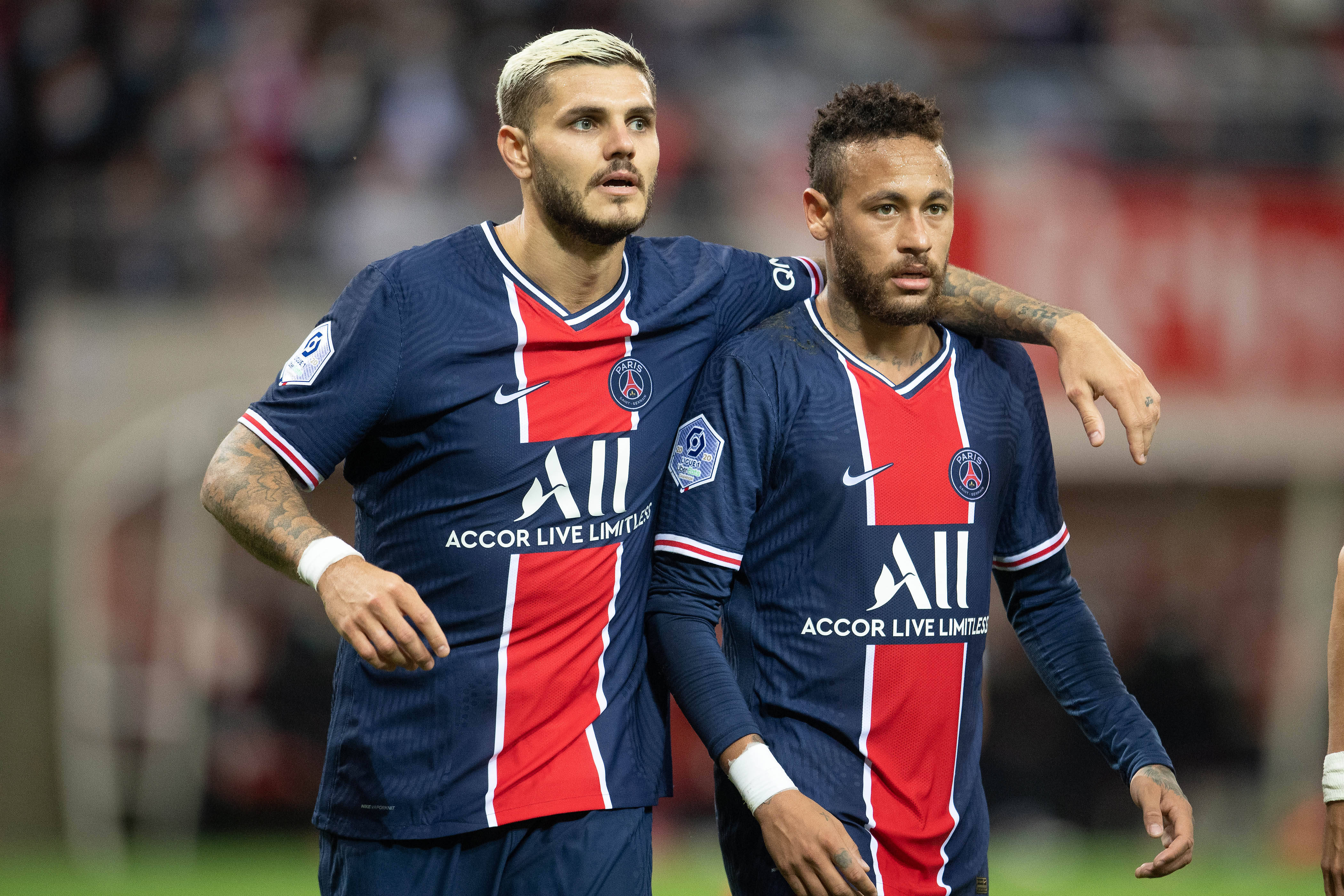 皇马这个时候放阿隆索，不就是放给利物浦的吗[do...（皇马此时放走阿隆索，不就等于拱手让给利物浦？）