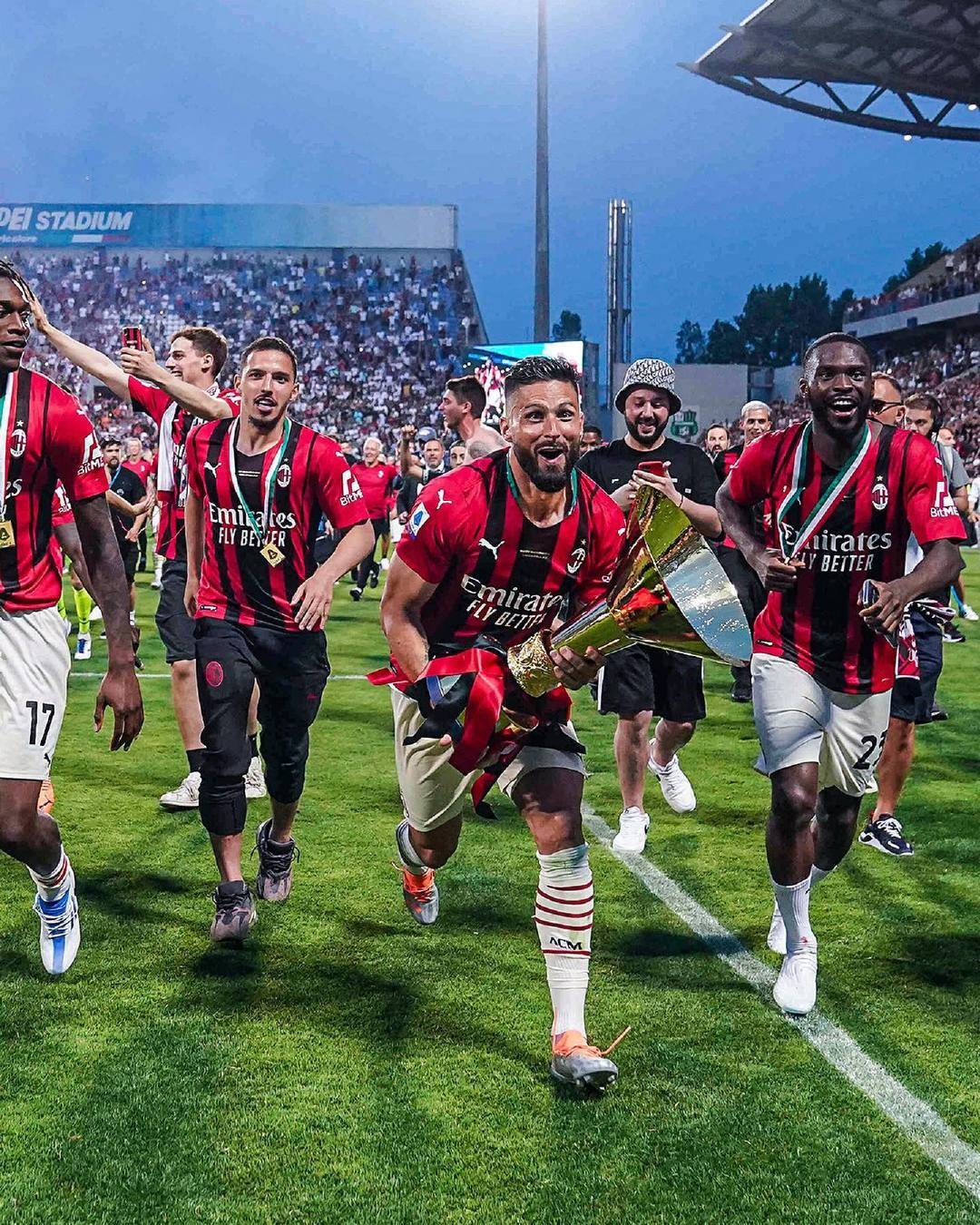 詹卢卡-曼奇尼：现在才11月，谈罗马争冠为时过早