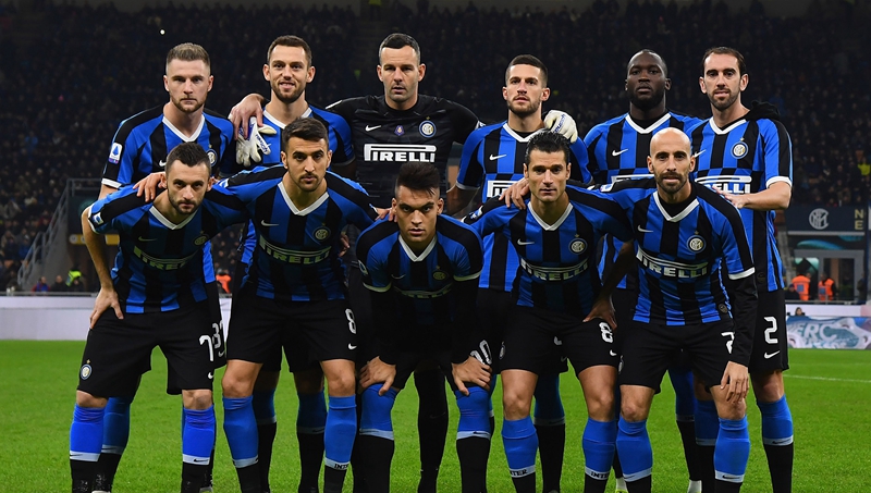 曼城斯特林梅开二度击败热刺（斯特林双响，曼城力克热刺）