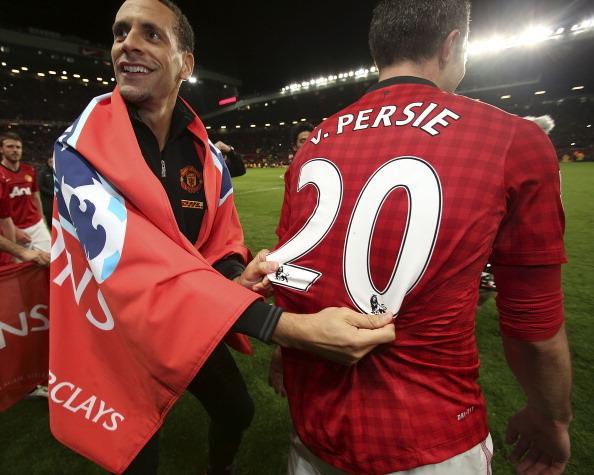 邮报：埃德森在土超遭水杯“轰炸”，欲将水杯踢回看台表不满