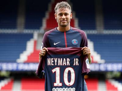 图片报：伊万诺维奇已提出和小猪离婚，结束9年婚姻（图片报：伊万诺维奇已向小猪提出离婚，九年婚姻告终）