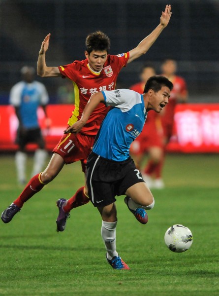 建队基石！武磊、颜骏凌等7人随海港四夺中超冠军（四冠功臣！武磊、颜骏凌等七将随海港四度称王中超）