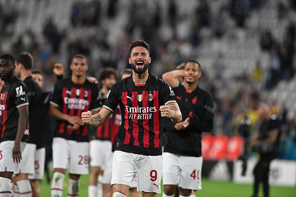 葡萄牙U17夺冠，奎罗斯社媒发贺电：我无比自豪（葡萄牙U17加冕冠军，奎罗斯发文庆贺：无比骄傲）