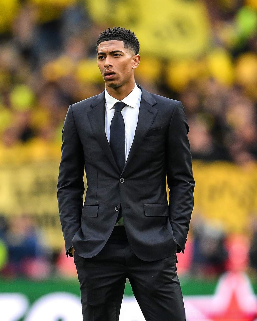 德天空：法兰克福中场乌尊肌肉受伤，预计12月欧冠踢巴萨复出（德媒天空体育：法兰克福中场乌尊肌肉受伤，预计欧冠12月战巴萨时复出）