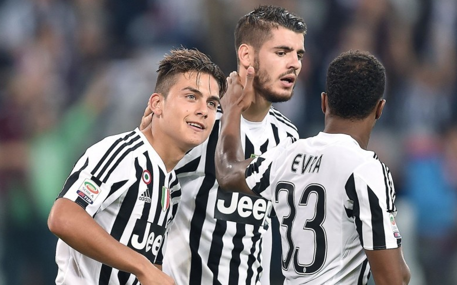 拜仁官方：后卫博埃因病缺席与斯图加特的比赛（拜仁通报：博埃因病无缘对阵斯图加特）